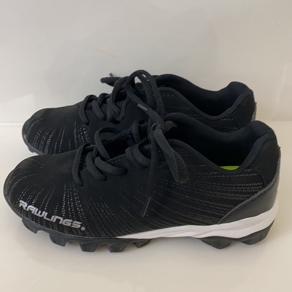 Rawlings Soccer shoes. Youth/boys size 2. - Picture 2 of 7